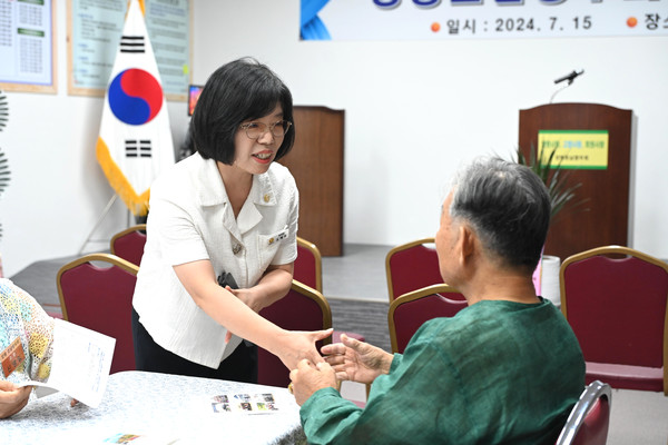 오혜자 부의장이 찾아가는 현장 의정을 펼치고 있다.