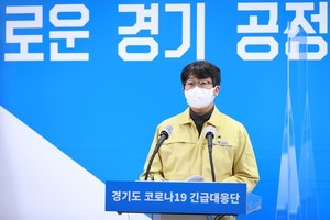 16일 오후 경기도청 구관2층 브리핑룸에서 임승관 코로나19 긴급대응단 단장이 온라인 브리핑 방식으로 코로나19 긴급대응단 정례브리핑을 하고있다. [사진=경기도]